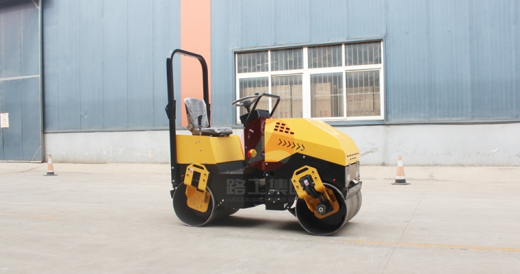 小型壓路機(jī)的詳細(xì)操作規(guī)程、技巧